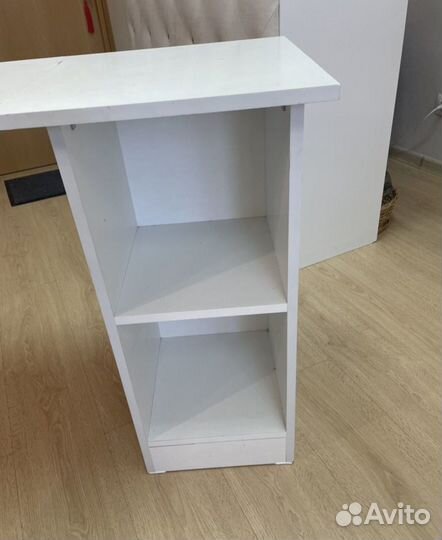 Маникюрный стол