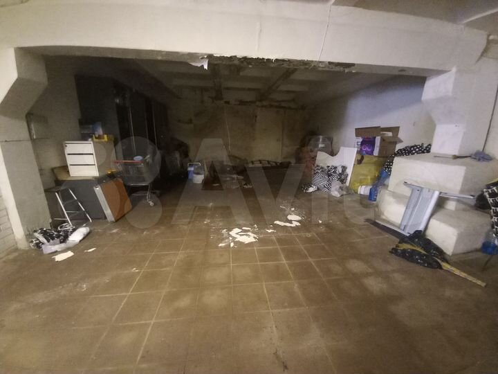 Машиноместо, > 30 м²