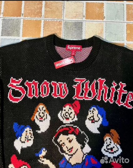 Свитер Supreme Snow White