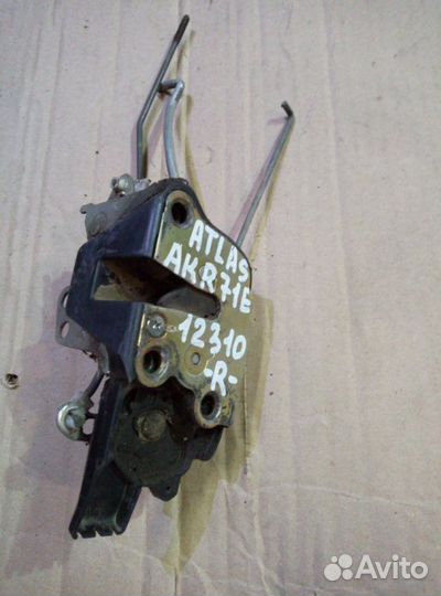 Замок двери правый Nissan Atlas AKR71E 4HG1