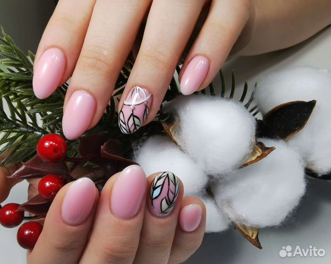 Маникюр и педикюр