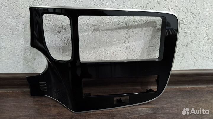 Рамка магнитолы Mitsubishi Outlander 3