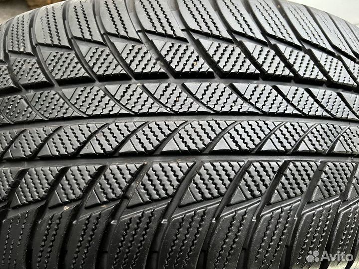 Bridgestone Blizzak LM-001 245/50 R19