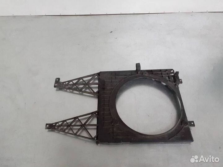 Диффузор вентилятора Volkswagen Golf 4 2000