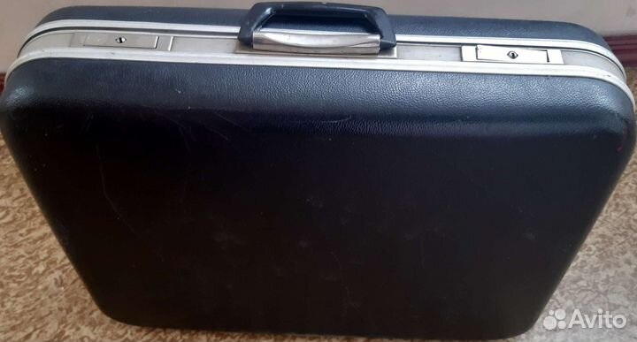 Чемодан на колесах пластиковый и дипломат бу СССР