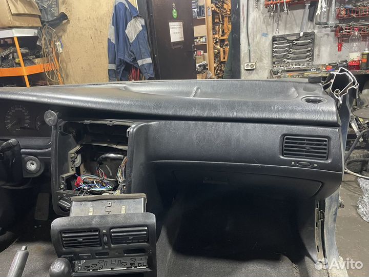 Toyota Carina E торпедо с подушкой