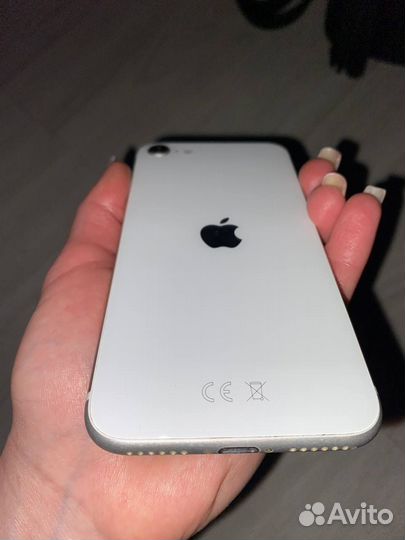 iPhone SE, 64 ГБ