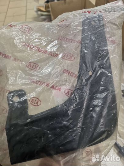 Брызговик передний лев