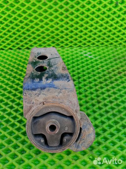 Подушка кпп Nissan Almera n15