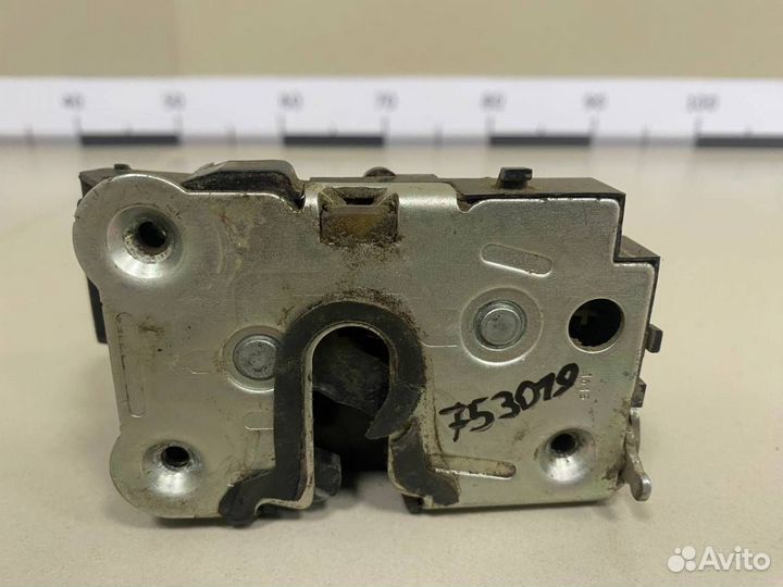 Замок двери задней левой Nissan Terrano