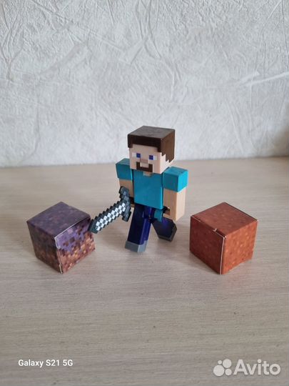 Фигурка из Майнкрафта