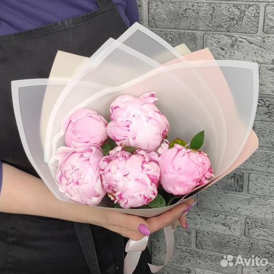 Букет из 5 импортных пионов (Economy)