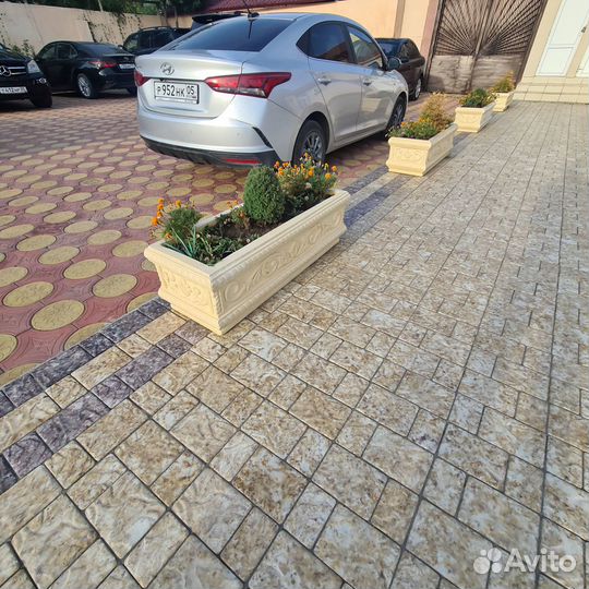 Уличные вазоны бетонные