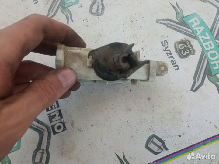 Активатор замка передний правый Volkswagen Passat