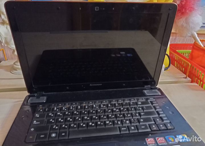 Ноутбук Lenovo IdeaPad Y560