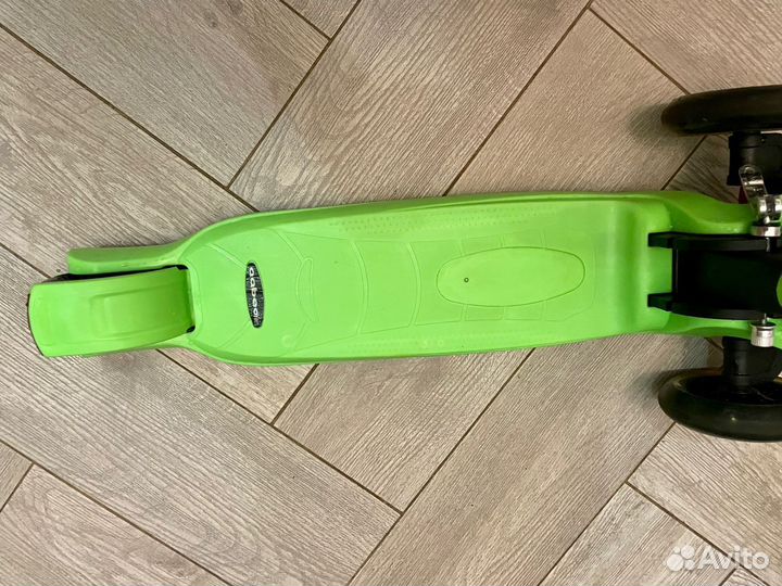 Самокат трехколесный