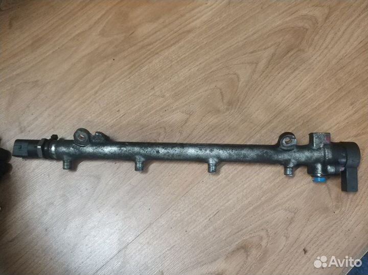 Топливная рампа Mercedes 2.2dci(A6110700495)