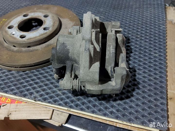 Суппорт тормозной передний левый Skoda Fabia II