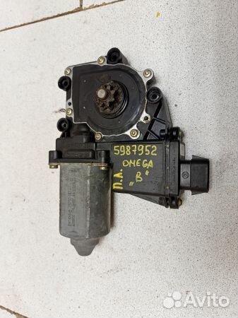 Моторчик переднего левого стеклоподъемника 9052024