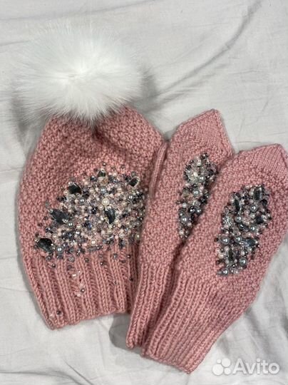 Шапка и варежки ручной работы