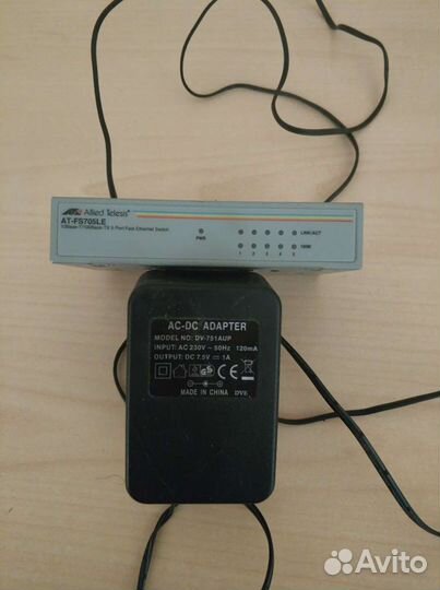 Коммутатор Allied Telesis AT-FS705LE