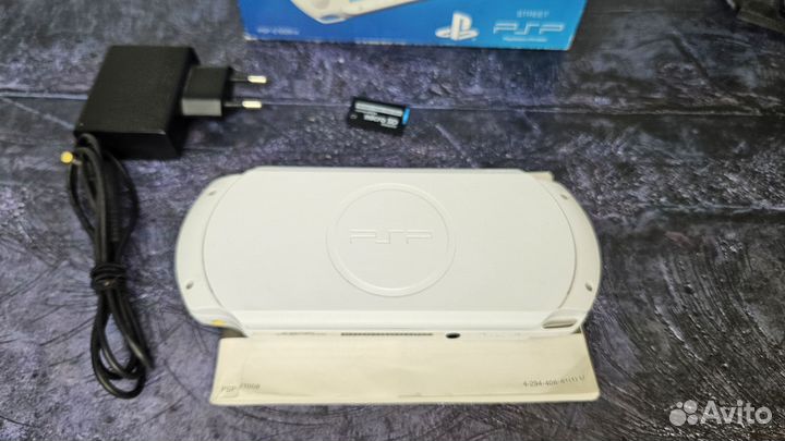 PSP 64GB прошита 200игр