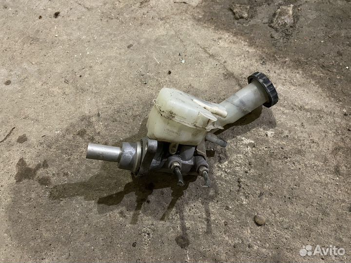 Главный тормозной цилиндр Mitsubishi Lancer 10