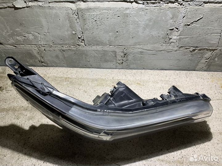 Фара Toyota Hilux