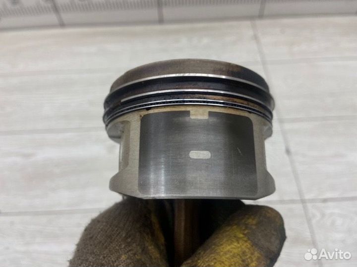 Поршень с шатуном Skoda Octavia A4 AKL 2001