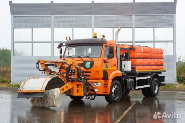 Дорожная машина для мойки шумозащитных экранов