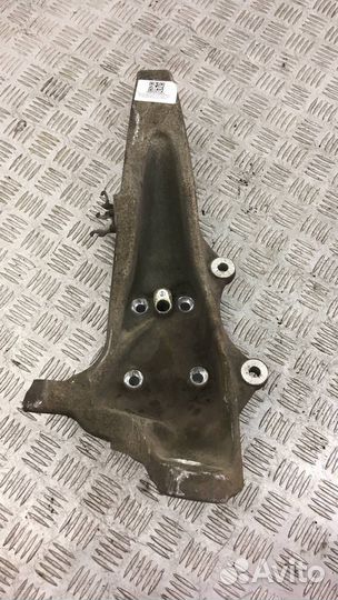Кулак передний правый BMW 5 F10/F11/GT F07 2011