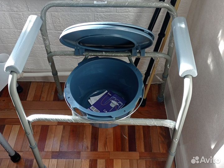 Санитарное кресло туалет