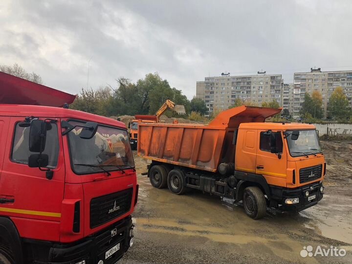 Водитель самосвала