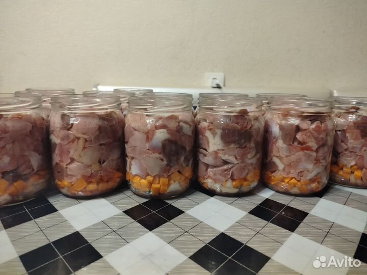 Тушёнка из куриных желудков и сердечек