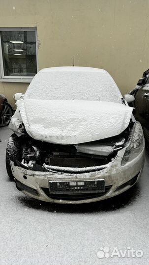 Opel Corsa 1.4 AT, 2010, битый, 160 000 км