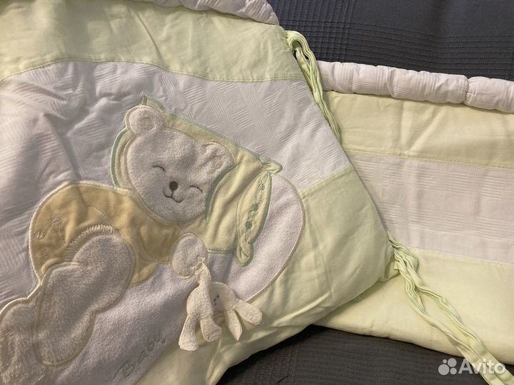 Бортики в кроватку с постельным бельём