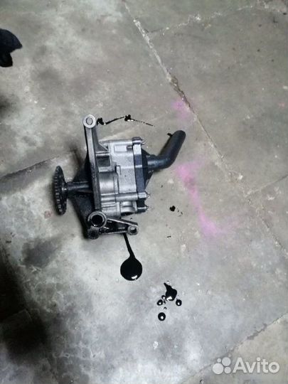 Насос масляный Mercedes-Benz Vito W638