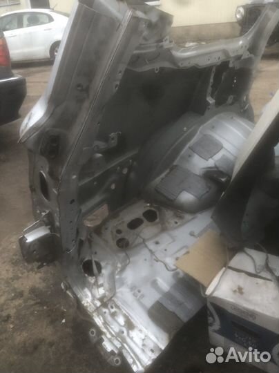 Левое заднее крыло (четверть) Land Cruiser 200