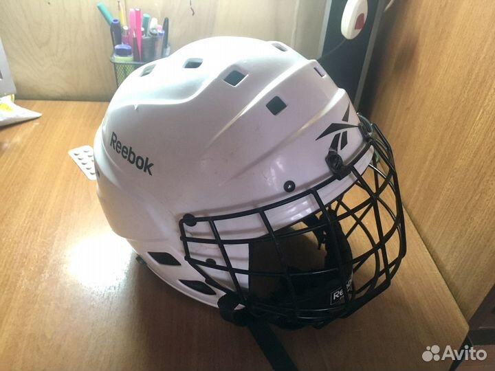 Хоккейный шлем