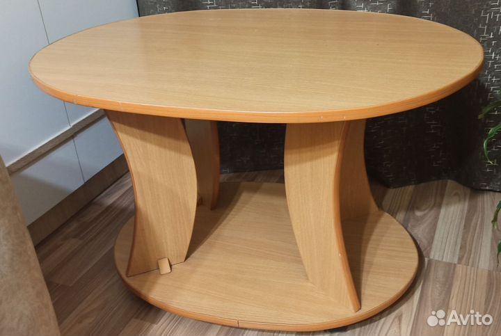 Журнальный столик на колесах