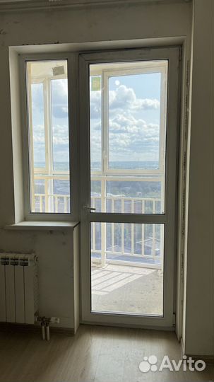 Двери пластиковые со стеклом и окном б/у