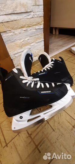 Коньки хоккейные