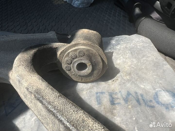 Рычаг передний правый TRW touareg 1