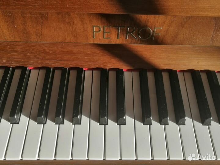 Пианино Petrof, Модель 118 М, цвет орех