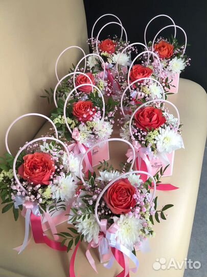 Цветы в сумочке, букеты и композиции