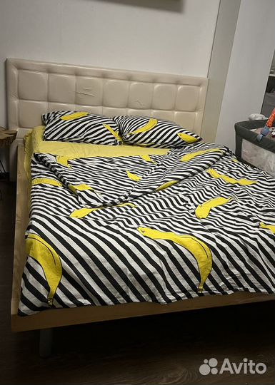 Кровать двуспальная вместе с матрасом