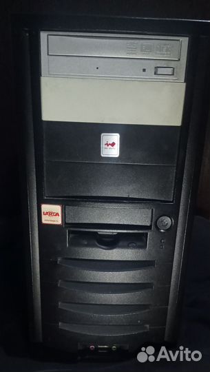 Корпус с дисководом для компьютера