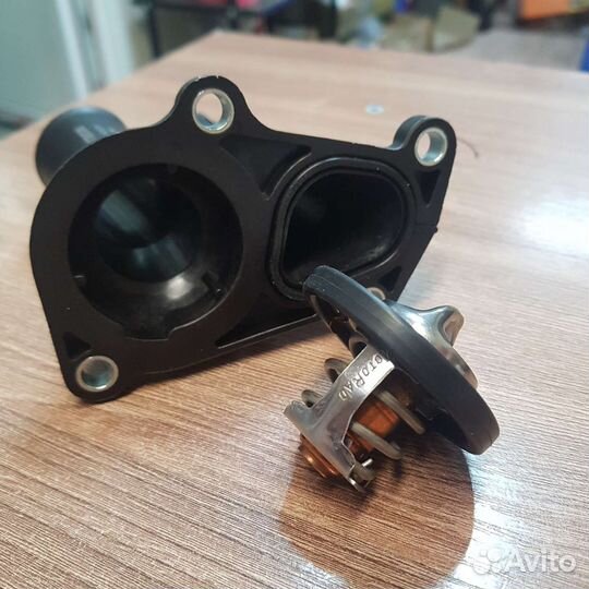 Термостат с крышкой Ford Focus 2 1.6