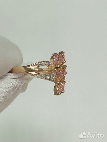 Золотое кольцо с камнем 16р