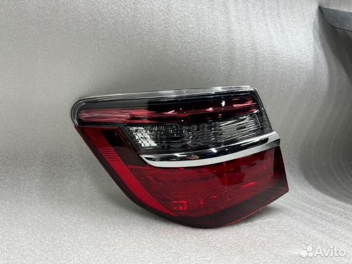 Фонарь наружный задний левый Toyota Camry V55